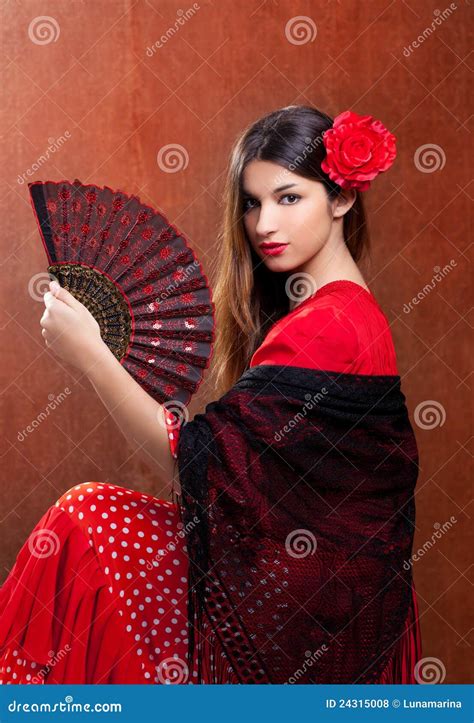 La Muchacha Gitana De Espa A Del Bailar N Del Flamenco Con Rojo Se