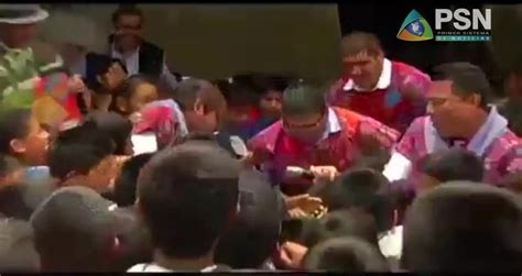 Ni Os Derriban A Manuel Velasco Durante Entrega De Utiles Escolares