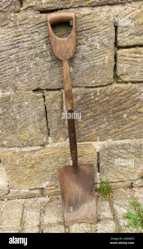 A Vintage Garden Spade Estate Find Stock Photo Alamy