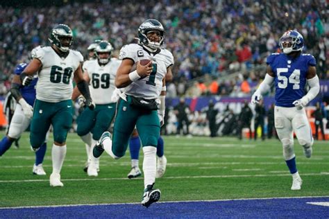 Hurts Eagles Clinch Playoffs With 48 22 Win Over Giants WHYY