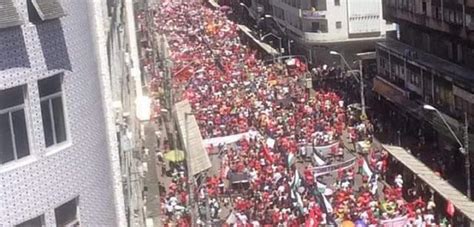 Multidão ocupa as ruas do Recife pelo Fora Bolsonaro vídeos imagens