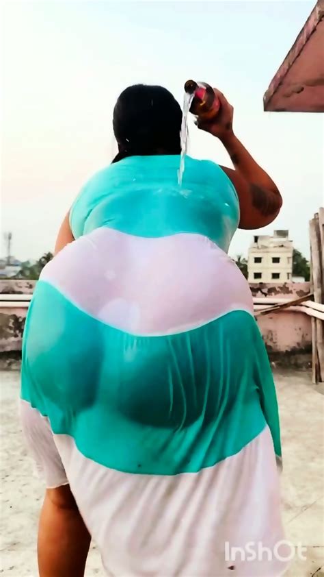 IG Hot Bold Model Shilpa Official Sexy Cleavage Show