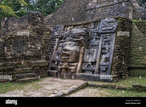 The Mayan ruins of Lamanai Stock Photo - Alamy