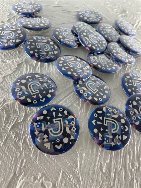 Изготовление значков на заказ в Киеве, Украине - металлические и ...