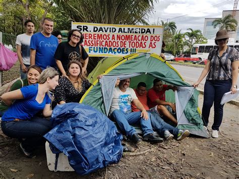 Aprovados Em Concurso De Acampam Em Frente Susam Para Cobrar