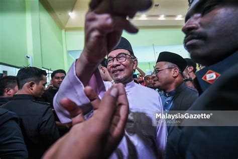 Anwar Solat Jumaat Di Masjid Taman Putra Perdana