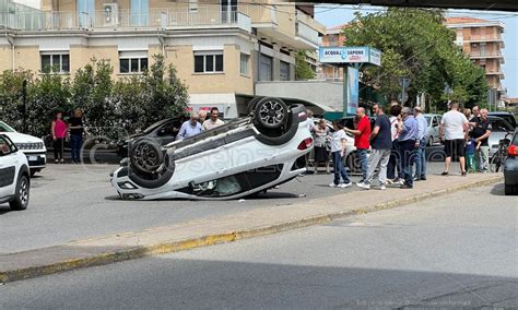 Incidente A Cosenza Vicino Piazza Zumbini Non Si Registrano Feriti Gravi