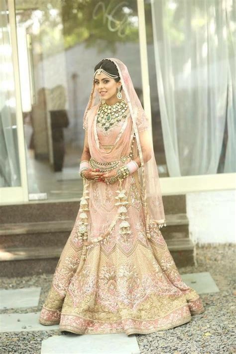 Totally Lit Bridal Dupatta Draping Styles You Need To See Witty