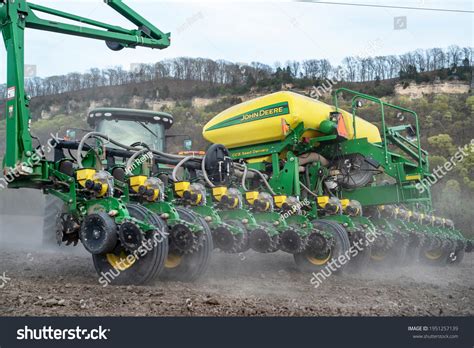 2,105 Corn planter Images, Stock Photos & Vectors | Shutterstock