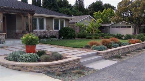 Revamp Your Front Yard With A Modern Retaining Wall