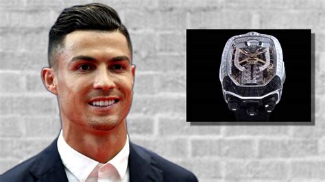 Cristiano Ronaldo presume de su último capricho un reloj de diamantes