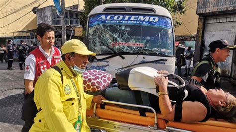 Fotos Dos Mujeres Lesionadas En Accidente De Tránsito En El Centro De San Salvador Noticias