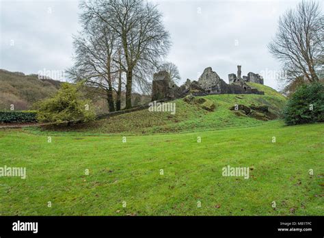 Okehampton castle ruins hi-res stock photography and images - Alamy