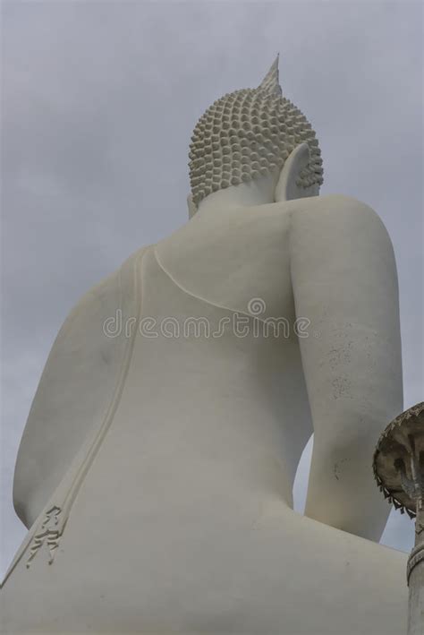 Estatua Blanca De Buddha Imagen De Archivo Imagen De Anaranjado 76444297