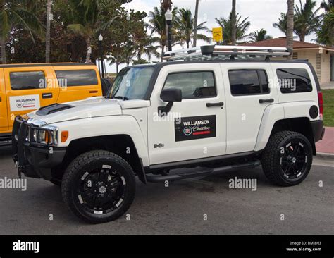 White hummer truck hi-res stock photography and images - Alamy