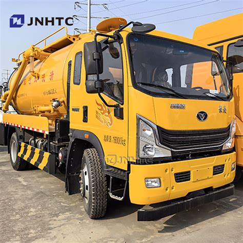 Sinotruk HOWO 8cbm Sewage Waste Vacuum Water Suction Truck For Sale