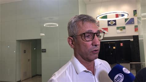 Campello diz que negociação entre Vasco e Dedé esfriou e despista