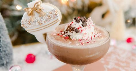 Ways To Serve Hot Cocoa At Your Winter Wedding