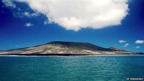 El espectacular nacimiento de una nueva isla tras una erupción