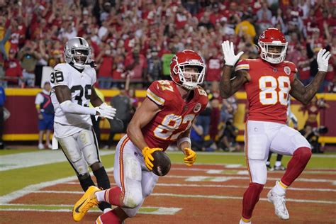 UC Great Travis Kelce Sets Chiefs TD Record in 30-29 Win Over Raiders ...