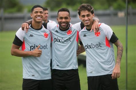 Vasco Apresenta Novo Uniforme De Treino Para A Temporada Vasco