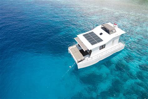 Nyaman Catamaran Liveaboard Diving Review Indonesia Komodo Scuba