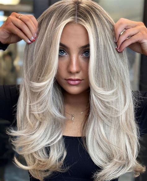 Ashy Blonde Hair With Platinum Highlights Blonde Highlights Long Hair