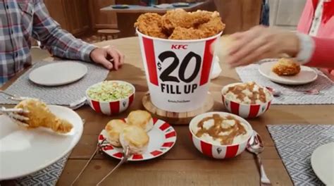 A Kfc Employee Shows How They Make Their Mashed Potatoes And It Doesnt