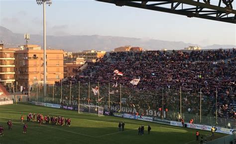 Reggio Calabria Rissa Allo Stadio Granillo Emessi 6 Provvedimenti Di