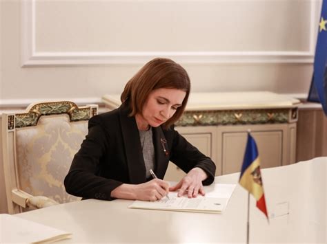 Chișinău Maia Sandu a semnat cererea de aderare a Republicii Moldova