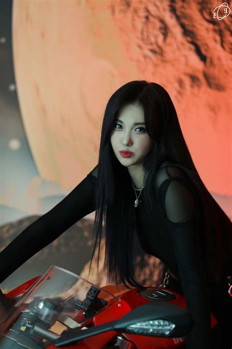 220112 Yuehua Naver Post - EVERGLOW 'Return of the Girl' Jacket Shoot ...