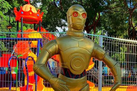 Descubre El Parque Que Tiene Figuras De Star Wars