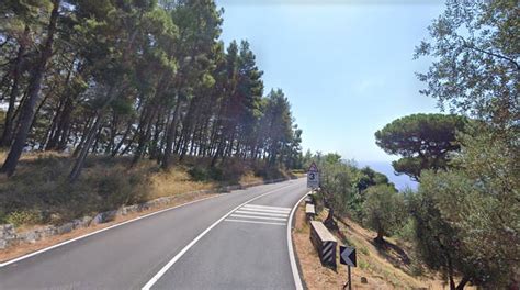 Olio Sulla Statale Amalfitana A Piano Di Sorrento Verso Positano Nella