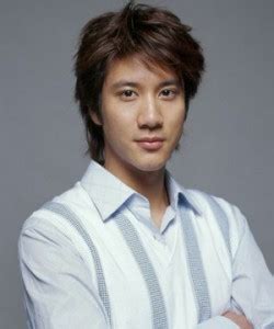 Top 10 Popular Chinese Male Singers