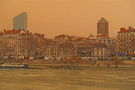 Un immense nuage de sable du Sahara arrive voici à quoi s attendre à Lyon