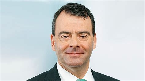 team  experts  hand  frankfurt pwc