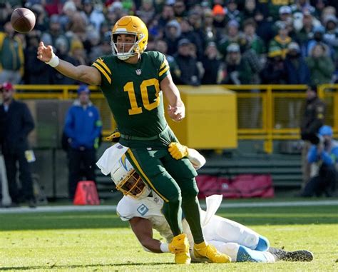 Jordan Love Has Career Day To Lead Packers Past Chargers Field Level