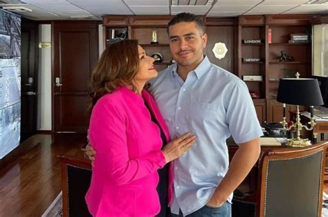 María Sorté presume foto con su hijo Omar García Harfuch y la llaman