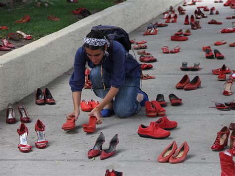 Per Filo E Per Di Segno Moda Le Scarpe Rosse Simbolo Della