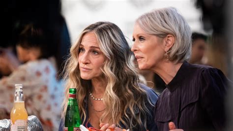 Sex And The City Le Suite De La S Rie Met En Sc Ne Des H Ro Nes Vieillissantes Et Le Fait Bien