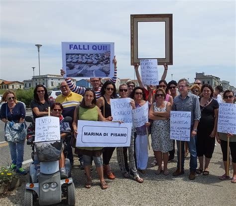 Eccoci A Marina Di Pisamo La Protesta Contro Gli Stalli Blu