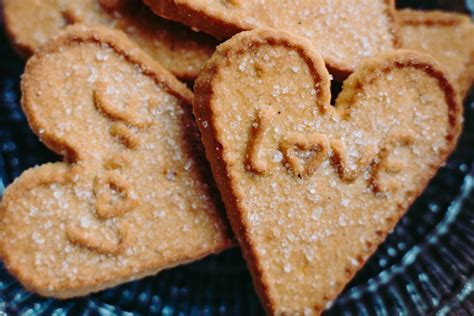 Heart-shaped cookies 3 - freestocks.org - Free stock photo