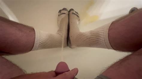 我穿着袜子在脚上撒尿建议 Pornhub Gay