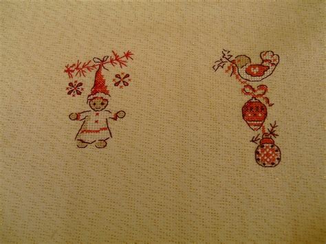 Quelques broderies de Noël Corinne suit son fil