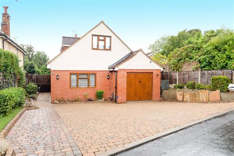 4 Bed Detached House For Sale In Ayling Lane Aldershot Hampshire Gu11