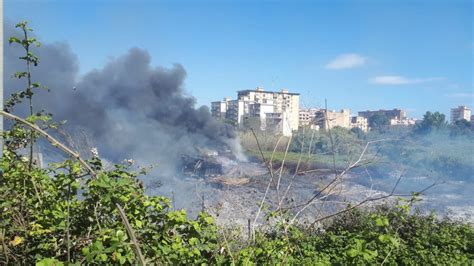 Grosso Incendio A Brancaccio Le Foto Della Nube Nera Su Palermo