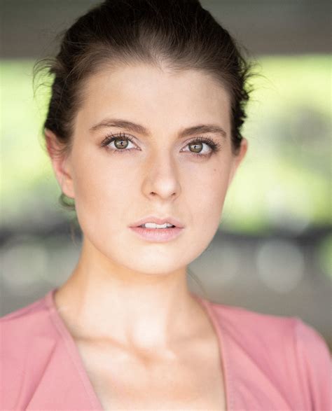 Headshots Rebecca Teresia