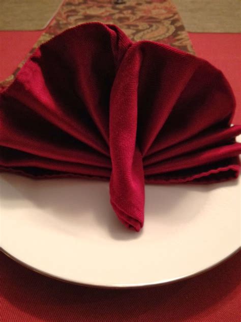 How To Fold A Cloth Napkin Like A Turkey At Janet Rice Blog