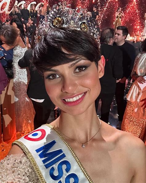 Irrésistible Miss France 2024 Ève Gilles Succombe à Cette Grande