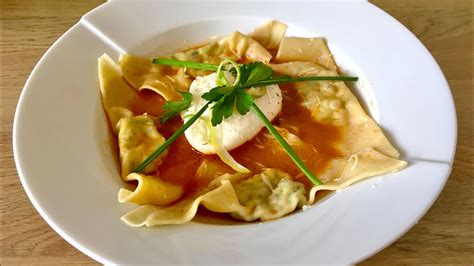 Raviolis au fromage de chèvre et aux fines herbes رافيولي بالجبن الماعز